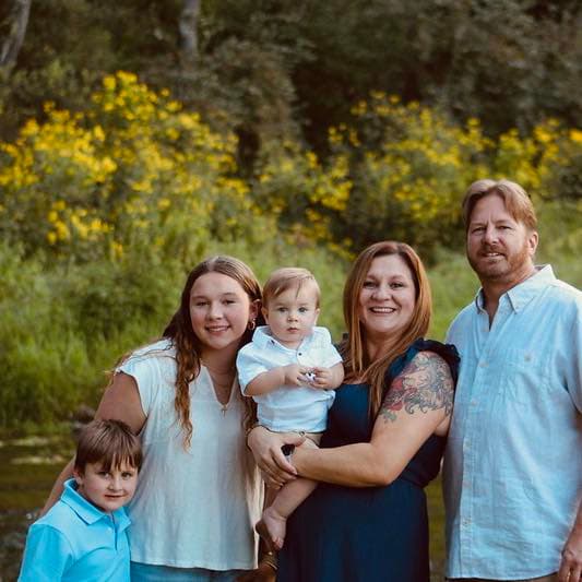 Thomas and Jami Wright with their family
